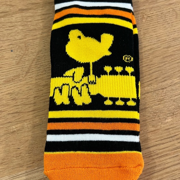 Woodstock Crew Socks
1 Pair Men 8-12 Orange Yellow Black Purple Hippies '69 New! - Picture 4 of 4